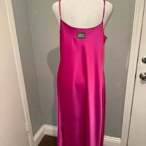 NWOT Daily Drills Maxi Dress Hot Pink Size Medium No Longer on Website!!
